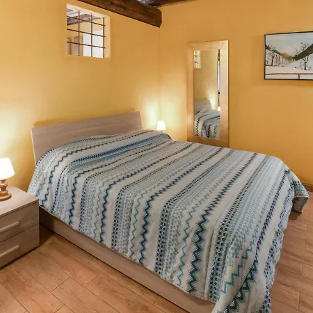 Chalet In Lombardy With View בקתה מארונה