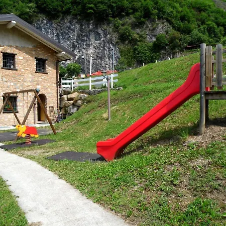 Alpesi faház Chalet In Lombardy With View Marone